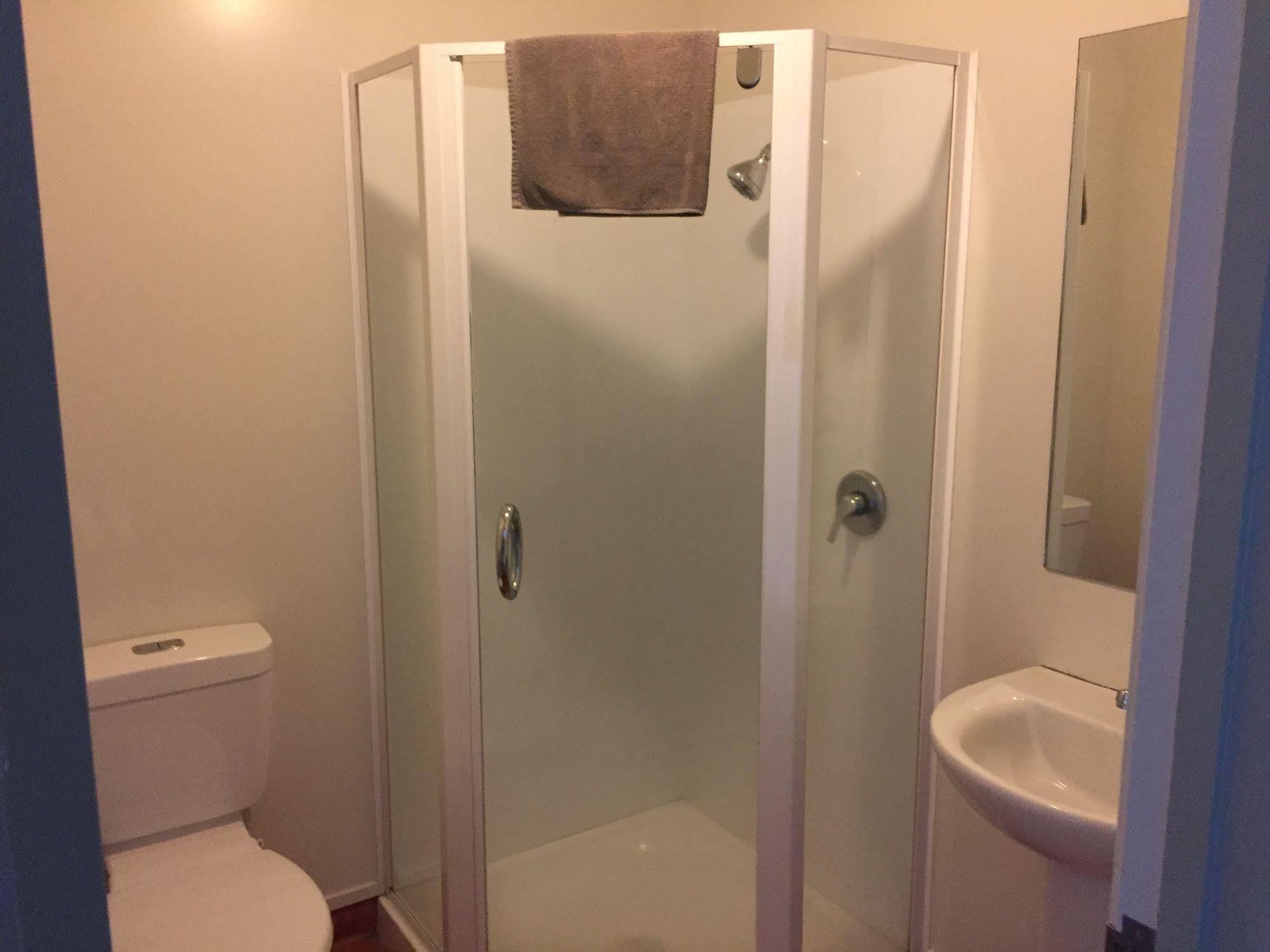 Tiki Lodge Backpackers Таупо Екстериор снимка